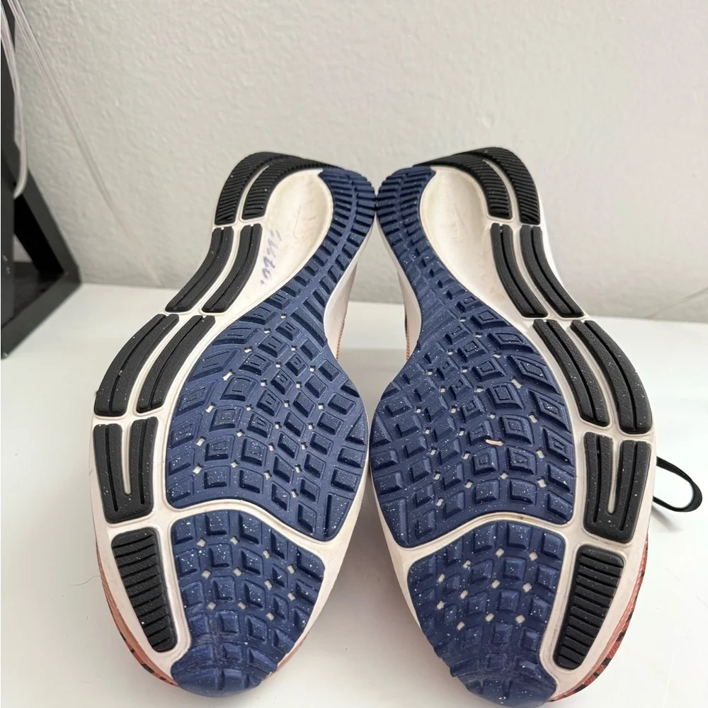 Nike Air zoom Pegasus 38 Women size 9.5  Athletic Shoes in Black and Orange
